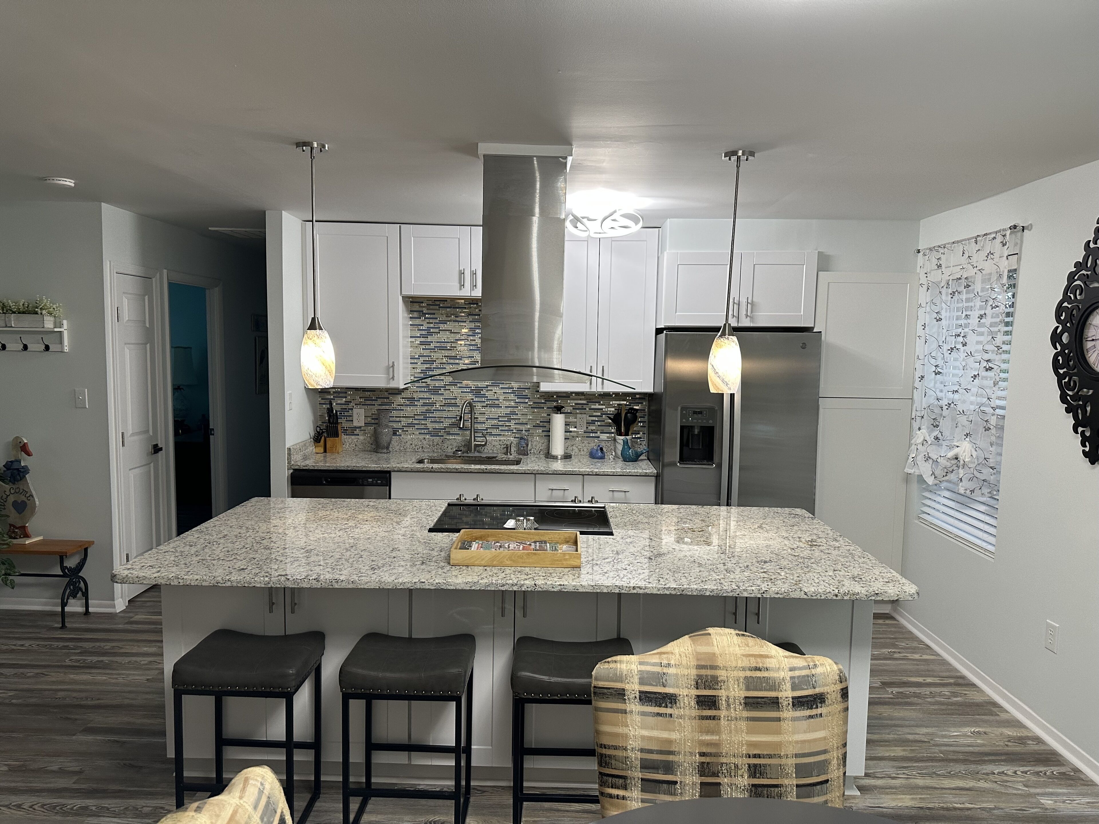 Kühlschrank, Mikrowelle, Ofen, Geschirrspüler