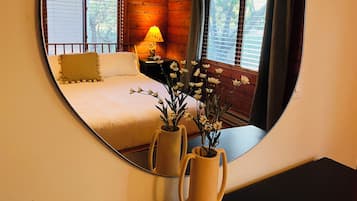 4 bedrooms, iron/ironing board, travel crib, free WiFi