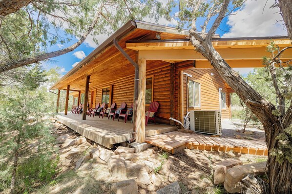 Terrace/patio - "A Cozy Cabin Escape in Tijeras"+Hot Tub+Pet Friendly! (Tijeras)