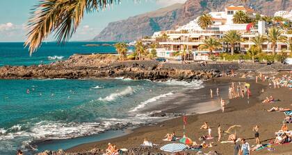 BEACH LARGE SPECTACULAR SUNDECK