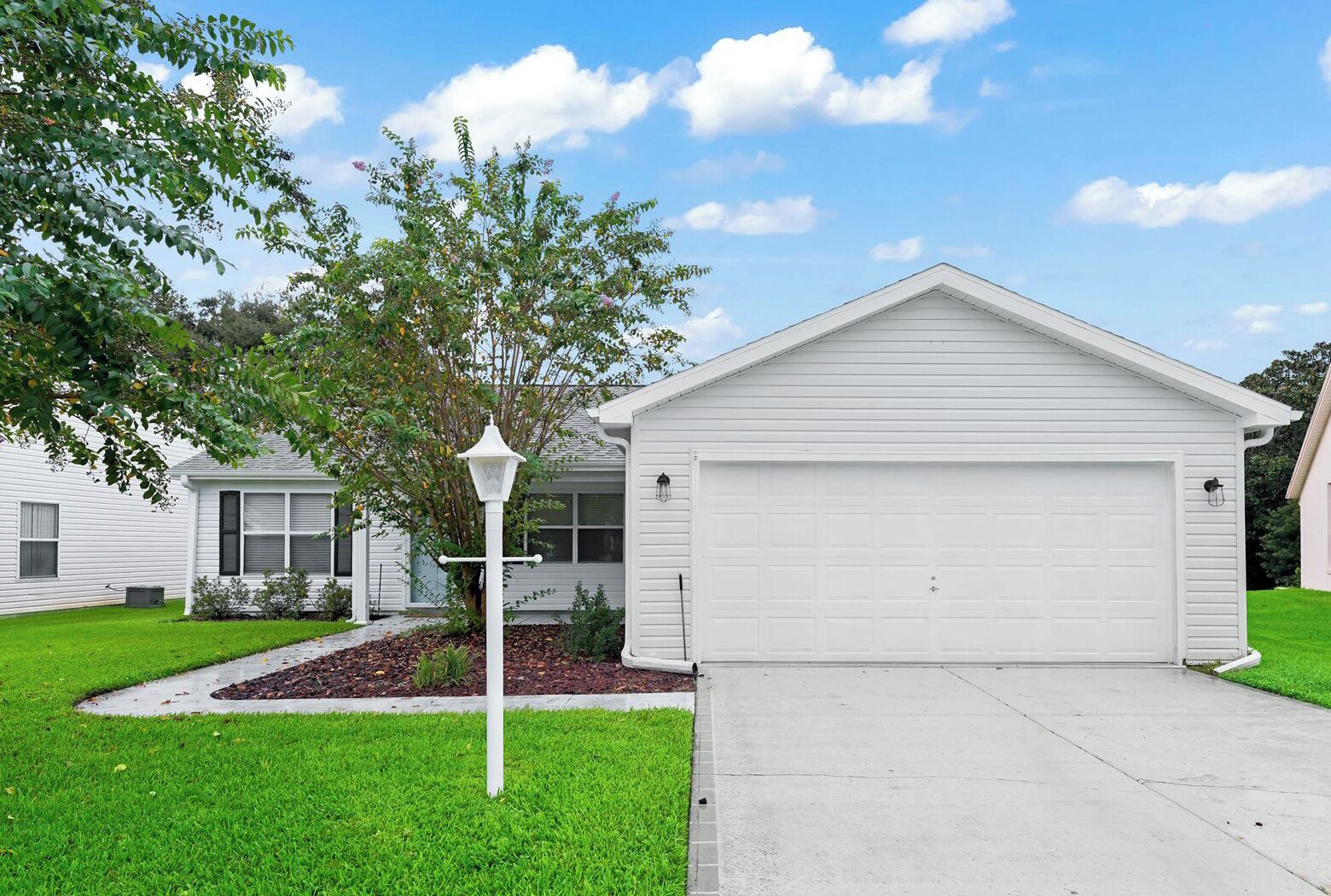 Lovely  brand new remodel! 2+2 w/ Golf Cart & Great Location