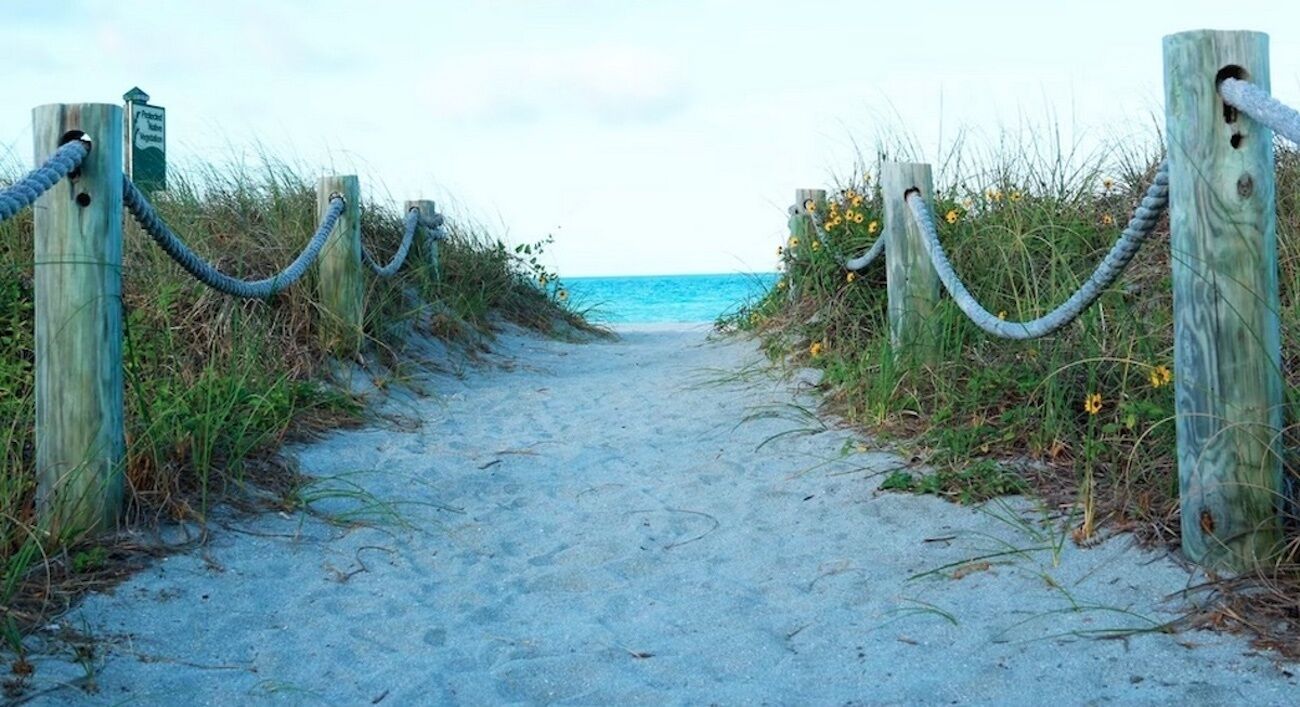 沙滩椅、沙滩毛巾