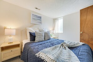 5 Schlafzimmer, Schreibtisch, Bügeleisen/Bügelbrett, Reisekinderbett
