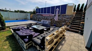 Outdoor dining - Pool House La Perla  (Zajíčkov)