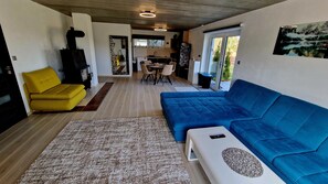 Smart-tv, een open haard en videospelletjes