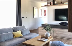 Smart TV, fireplace - Awesome home in Dubrava kod Sibenika (Dubrava kod Sibenika)