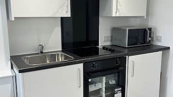 Micro-ondes, four, plaque de cuisson