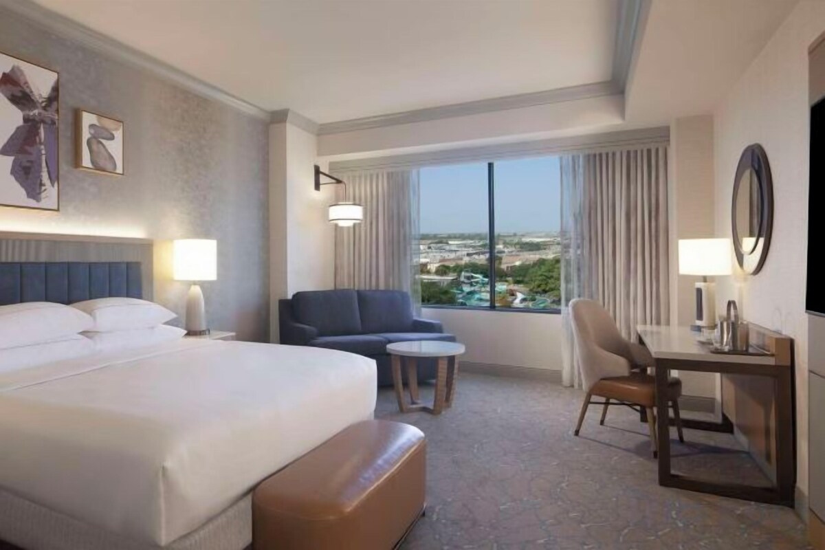 Tower King Room With Sofa Bed