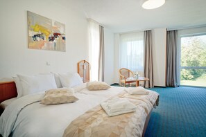 Bureau, espace de travail pour ordinateur portable