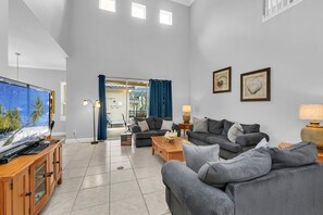 Fernseher, Tischtennisplatte