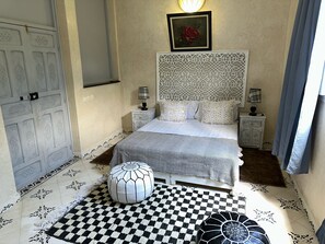 Cortinas blackout y sistema de insonorización 