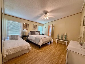 4 bedrooms, in-room safe, free WiFi