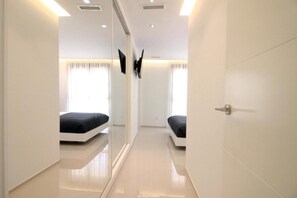 3 bedrooms, iron/ironing board, free WiFi, bed sheets - Modern beautifully decorated 3 bedroom apartment, sleeps max of 6 people in Ques (CUIDAD QUESADA)