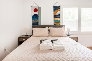 4 bedrooms, iron/ironing board, WiFi, bed sheets