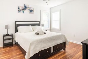 4 habitaciones, tabla de planchar con plancha, wifi y ropa de cama