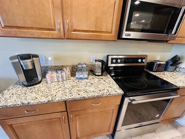 Fridge, microwave, oven, stovetop - Beautiful downtown condo with marina views, minutes from the beach (St. Joseph)