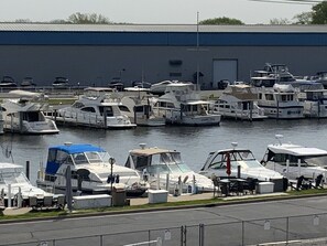 Marina - Beautiful downtown condo with marina views, minutes from the beach (St. Joseph)