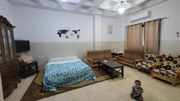 3 bedrooms, iron/ironing board, free WiFi, bed sheets