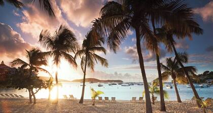 Renovated Pool View Townhouse