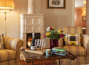 Premium Apartment | Egyptian cotton sheets, premium bedding, down duvets, in-room safe