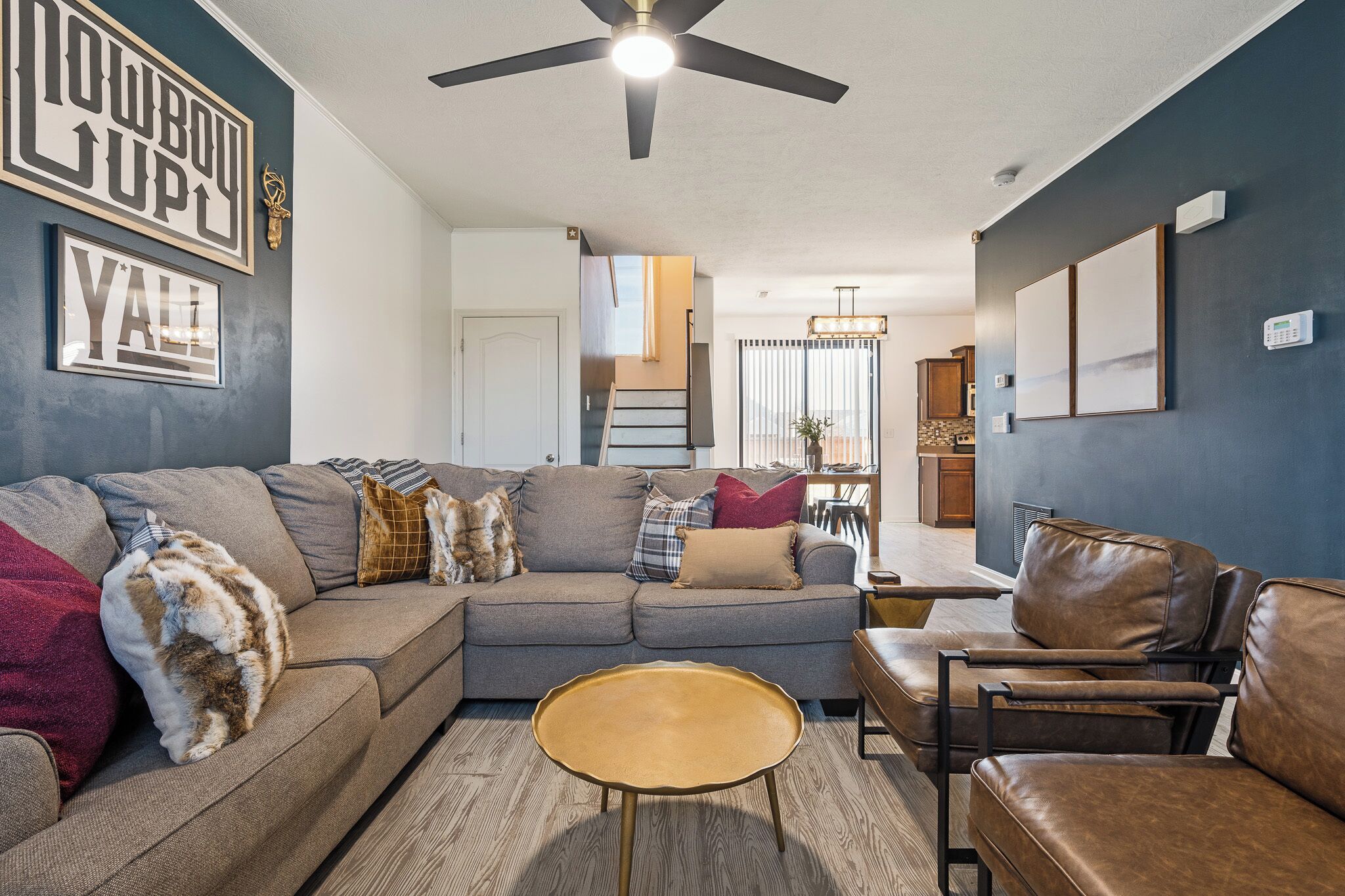 Televisio, tietokoneen näyttö, tulostin