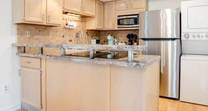 Home Away from Home Prime Location 1B1B Apt