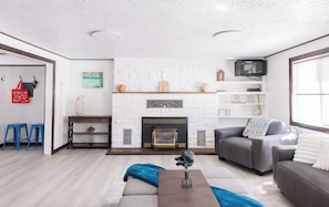 House | Living area | 43-inch flat-screen TV with satellite channels, Netflix, Hulu