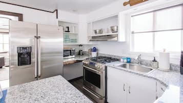 House | Private kitchen | Microwave, coffee/tea maker, high chair