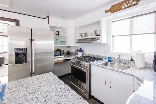 House | Private kitchen | Microwave, coffee/tea maker, high chair