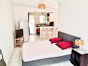 Bügeleisen/Bügelbrett, WLAN, Bettwäsche