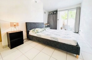 Iron/ironing board, WiFi, bed sheets