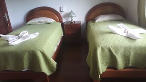 Habitación estándar con 1 cama matrimonial o 2 individuales | Wifi gratis y ropa de cama