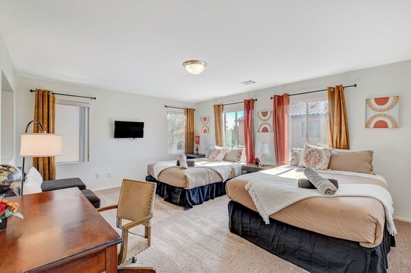 4 bedrooms, iron/ironing board, WiFi, bed sheets