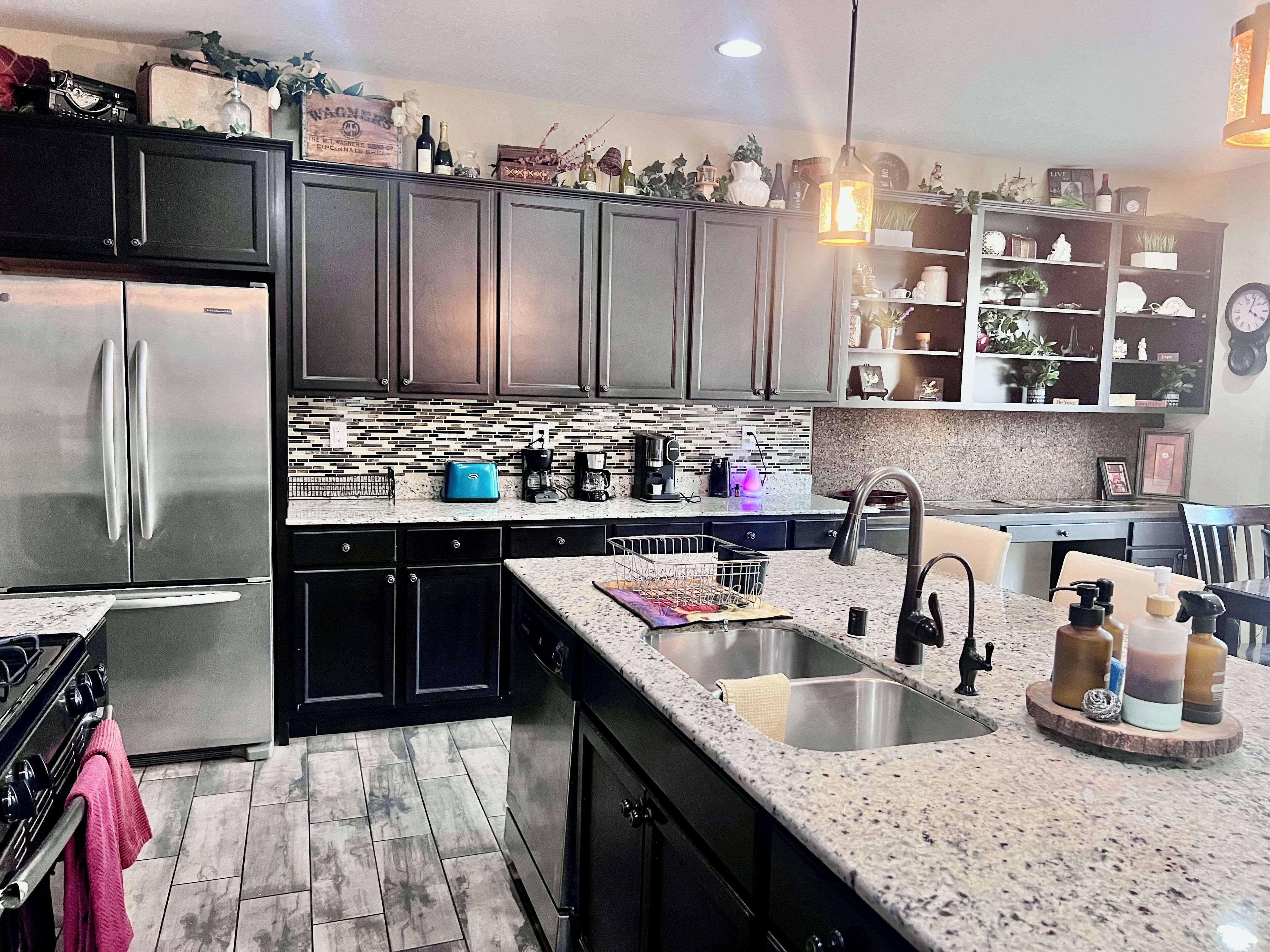 Køleskab, mikrobølgeovn, ovn, kogeplade