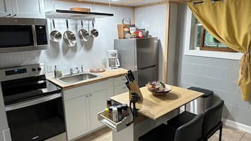 冰箱、微波炉、烤箱、炉灶