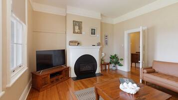 Deluxe House, Ocean View | Living area