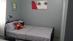 1 dormitorio, tabla de planchar con plancha, wifi y ropa de cama