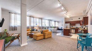 Unclassified image, 3 of 45, button - Sleep 14 | Downtown, Vintage 5bd/2ba (gym+patio) (Chicago)