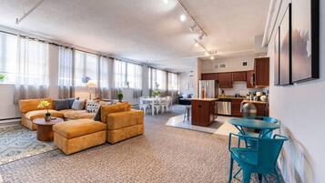 Smart TV, table tennis