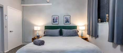 Schreibtisch, Bügeleisen/Bügelbrett, Reisekinderbett, kostenloses WLAN