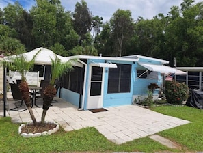 Outdoor dining - Beautiful home. Cozy place. 55+ community.
 (Naples)