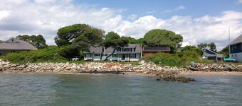 Waterfront! Enjoy Fishing Cape Lookout & Shackleford Banks- Pet Friendly