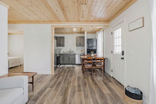 Completely renovated 2 bedroom apartment in quaint Celina