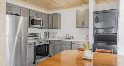 Completely renovated 2 bedroom apartment in quaint Celina