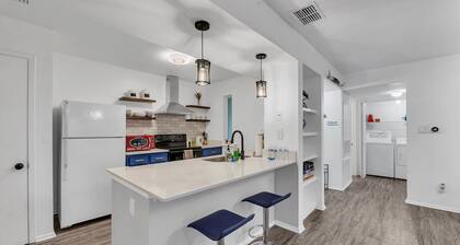 Cozy Modern 2BR Retreat ATX Downtown, Mins away to Prime Locations Airport
