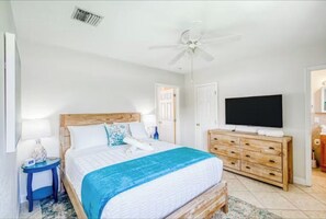 2 Schlafzimmer, Schreibtisch, Bügeleisen/Bügelbrett, Reisekinderbett