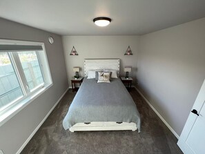 3 bedrooms, iron/ironing board, free WiFi, bed sheets - Experience Fairbanks comfortably, just a 3-min drive from Creamer's Field (Fairbanks)