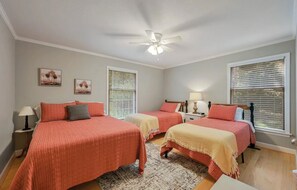 4 habitaciones, tabla de planchar con plancha y wifi gratis 