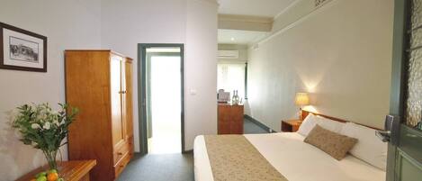 Iron/ironing board, free WiFi, bed sheets