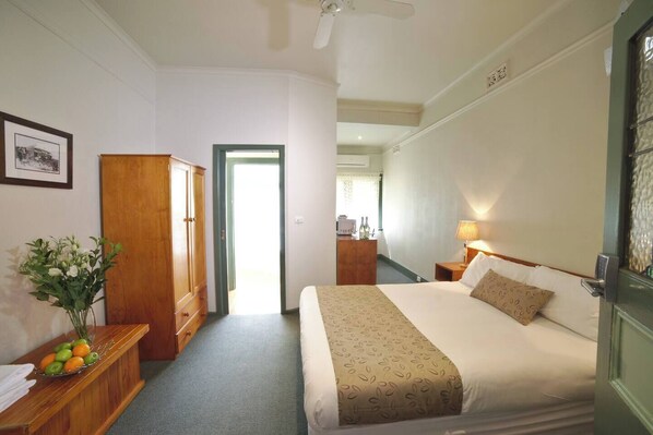 Iron/ironing board, free WiFi, bed sheets